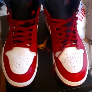 Jordan 1 gym red